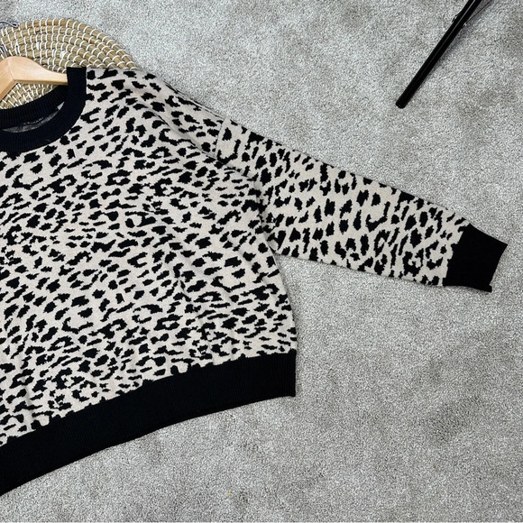 T Tahari Light Wood Cheetah Print Sweater Pullover Crew Neck Long Sleeve Size L - Picture 7 of 16